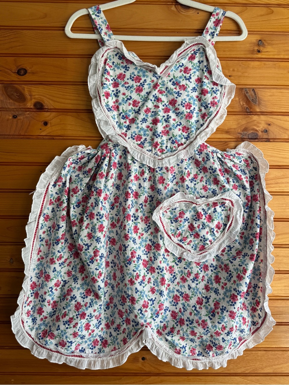 Vintage Handmade Double Heart Apron Floral Ruffle Cottagecore Country Kitchen